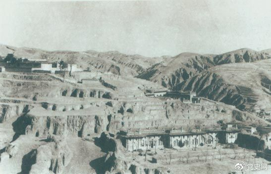 1947年12月25日至28日，中共中央在陜北米脂楊家溝召開擴(kuò)大會(huì)議（十二月會(huì)議）。圖為會(huì)議會(huì)址。